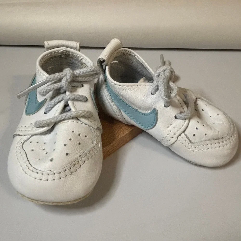 1986 Nike Baby Sneakers Sweet Dreams‎ Original Tin White Blue Infant Baby Reveal